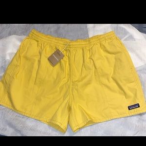 Patagonia Women’s Funhoggers NEW Yellow Shorts Size xl new